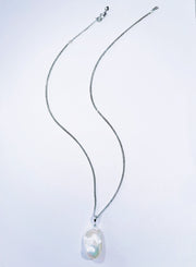 “Luna Baroque” – 925 Sterling Silver Baroque Pearl Pendant Necklace
