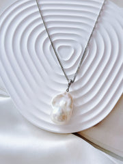 “Luna Baroque” – 925 Sterling Silver Baroque Pearl Pendant Necklace