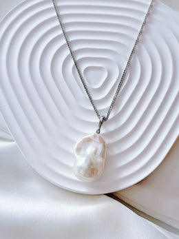 “Luna Baroque” – 925 Sterling Silver Baroque Pearl Pendant Necklace